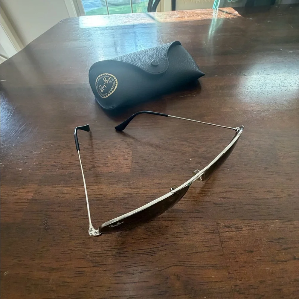 Ray-Ban unisex Silver Aviator Sunglasses with grey Lenses